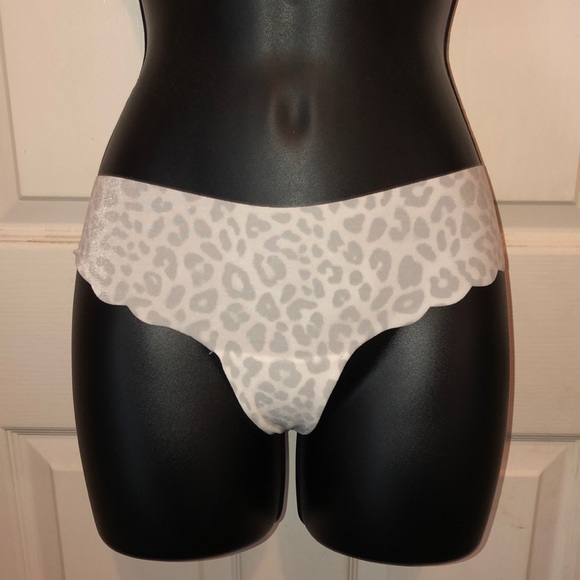 PINK VS Scalloped Raw Cut Thong - Picture 1 of 2